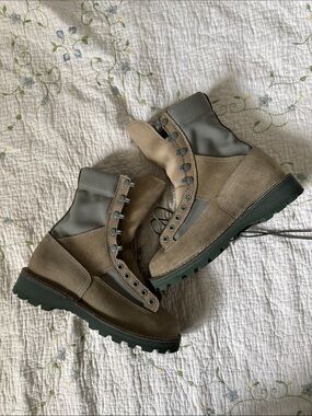 Danner USAF 8” Tactical Boot Women’s size 7 Sage Made in the USA